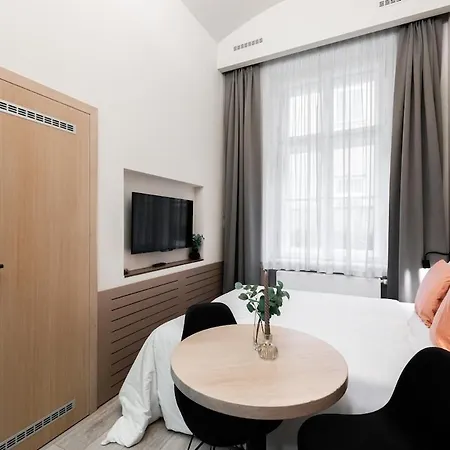 Stylish In The Center Of 1 - Great Location